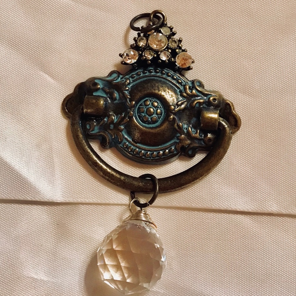 Extremely Unique Necklace Brooch🌼🌼